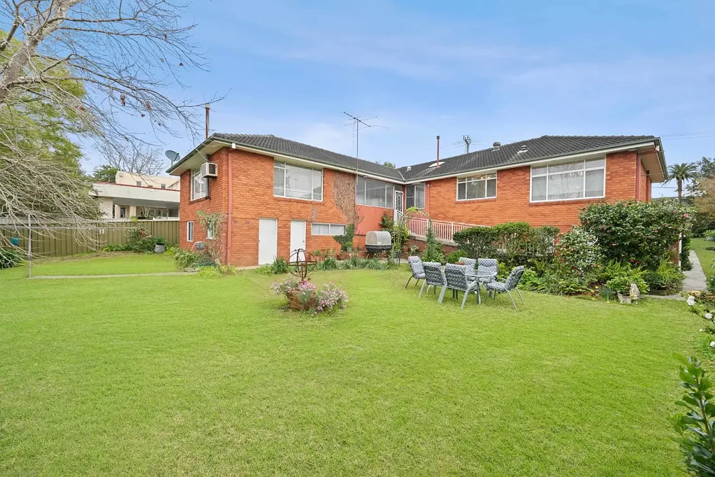 Carlingford 5Kwarto Move straight in - perfect dual family home