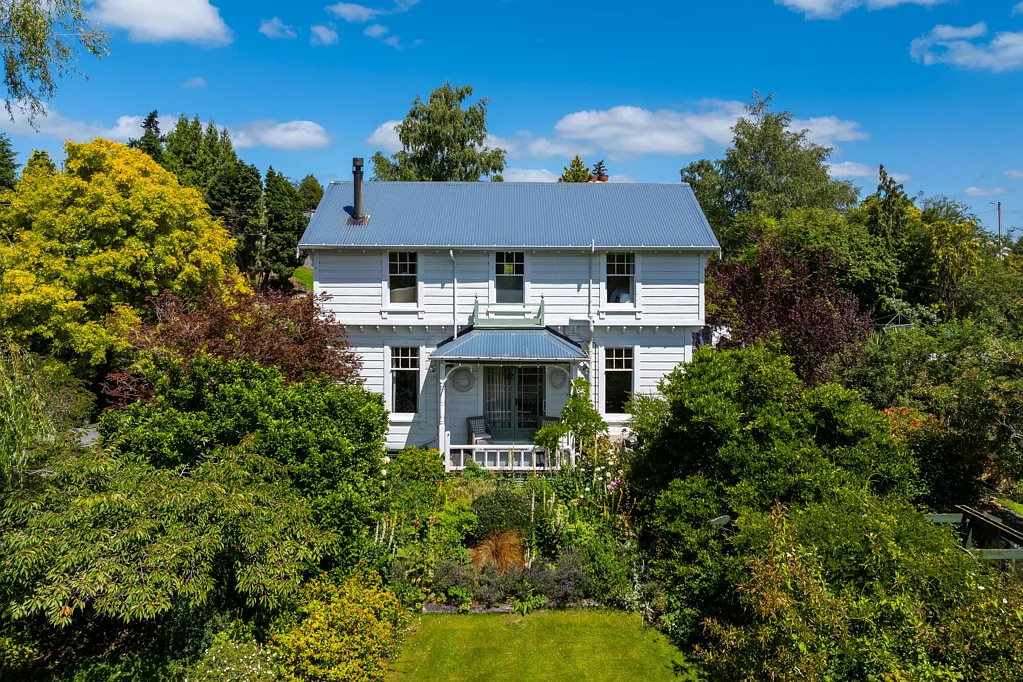 Lawrence 4房  Storybook home. Fairytale garden.