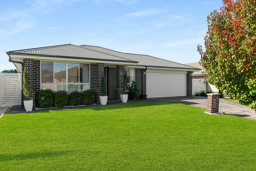 Braemar 4ਬੈੱਡਰੂਮ Modern Family Living in the Heart of Braemar