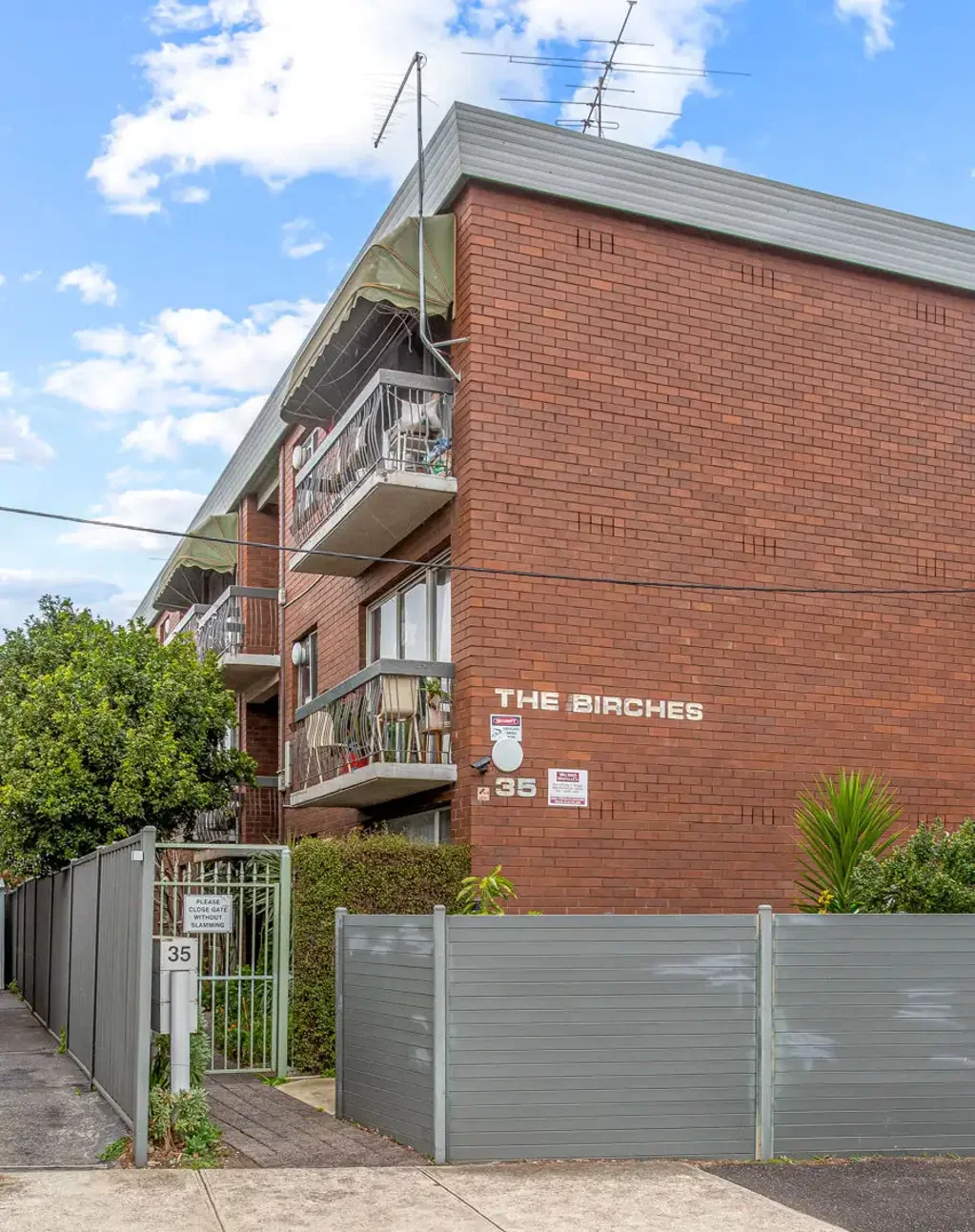 Brunswick 1 Bedroom Bright Apartment, Inner City Pad!