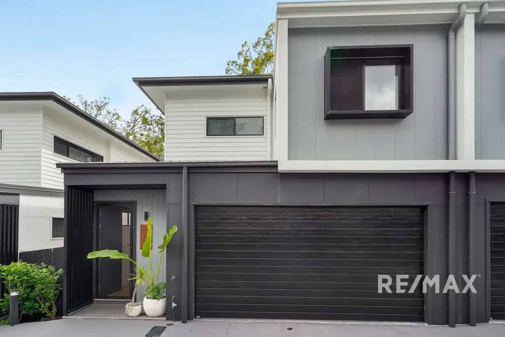 Mcdowall 3બેડરૂમ Contemporary Sophistication in a Leafy McDowall Setting