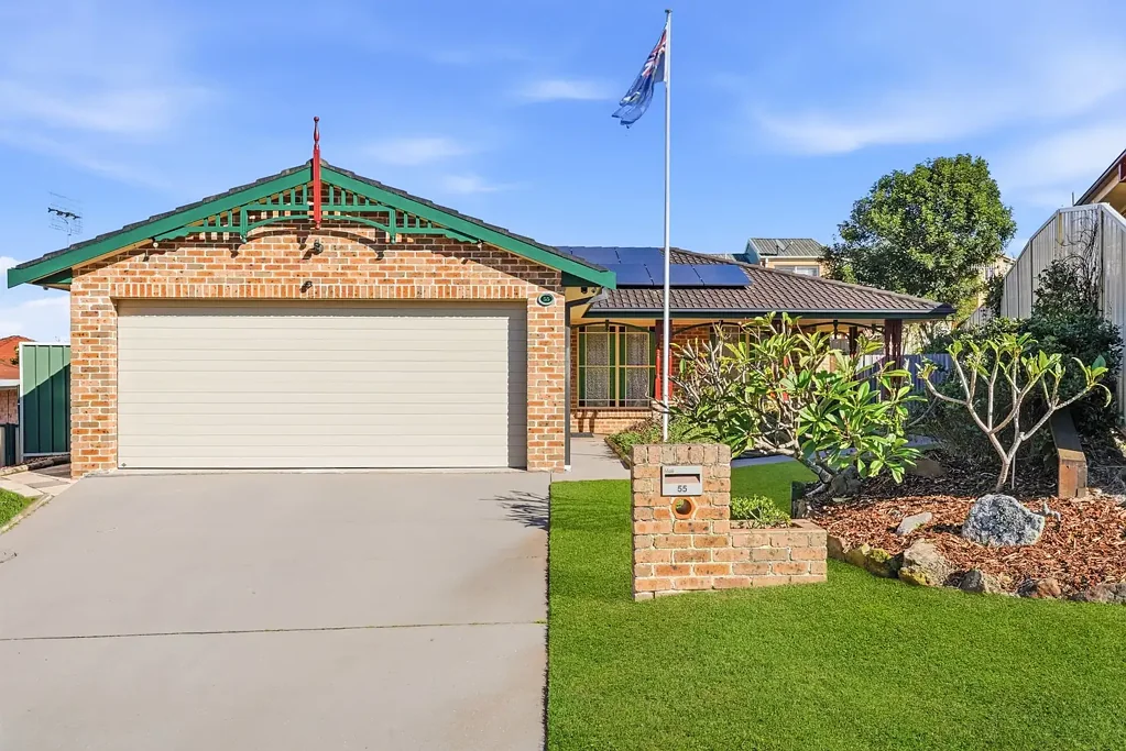 Bateau Bay 5房  Spacious Single-Level Family Home with Self-Contained Living