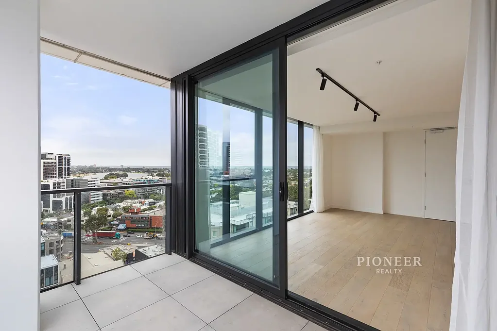 South Melbourne 2chambre Refined living in prestigious South Melbourne, where elegance truly feels like home