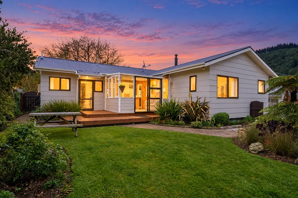 Birchville 3房  Cute Out Front, Clever Out Back!