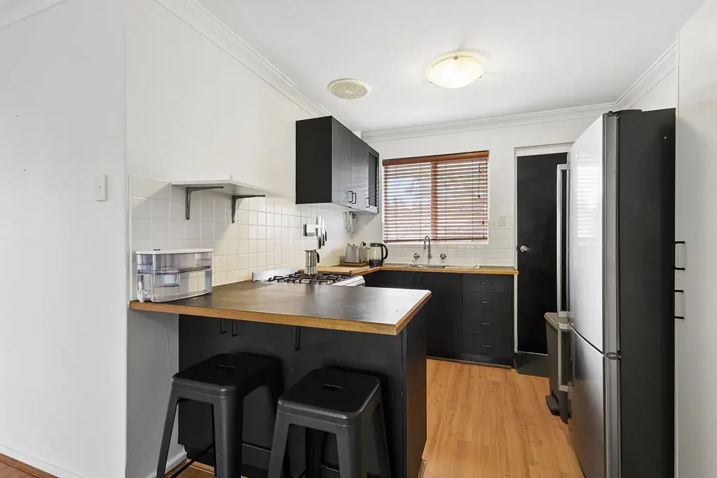 PARTLY FURNISHED 2x1 IN WEST PERTH!