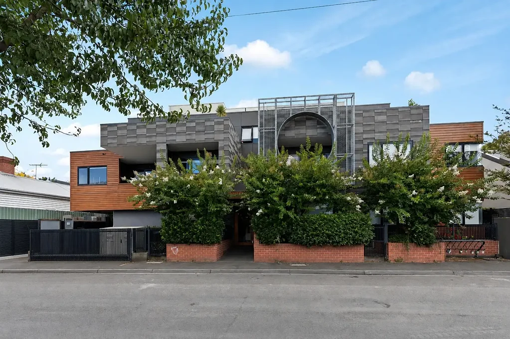 Fully Furnished Living in a Prime Richmond Location!