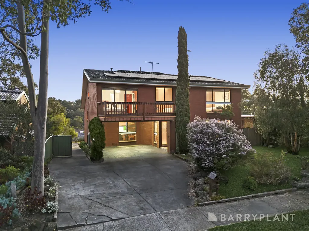 Eltham 5 Bedroom A Family Accommodator with Poolside Entertaining