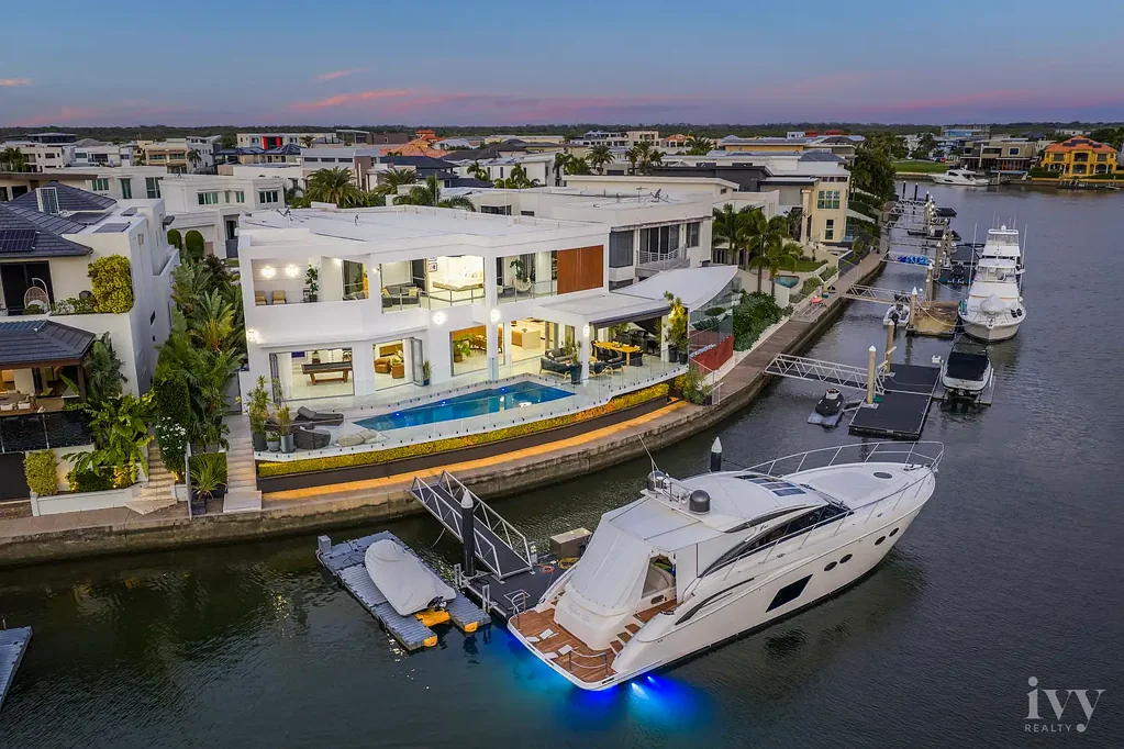 Paradise Point 5غرفة نوم Exquisite Entertainer with a Wide Water Turning Circle