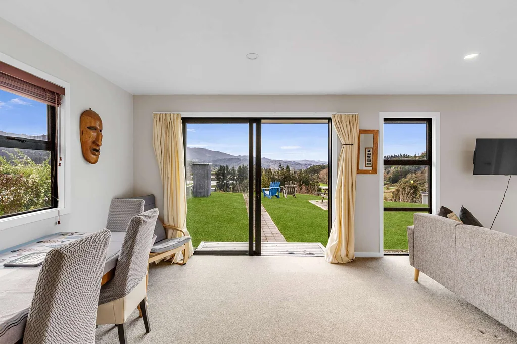 Motueka 2房  Modern, Elevated Living with Valley Views