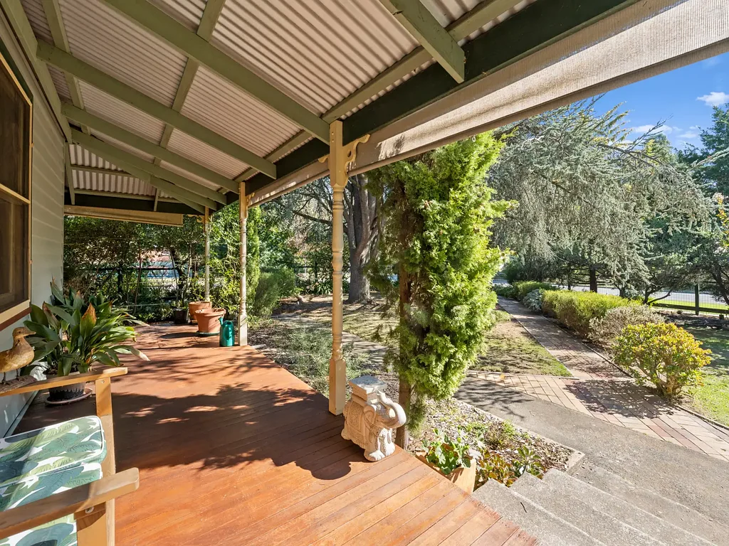 Euroa 2침실 Charming Cottage set in Delightful Gardens on Large 1482m2 Allotment