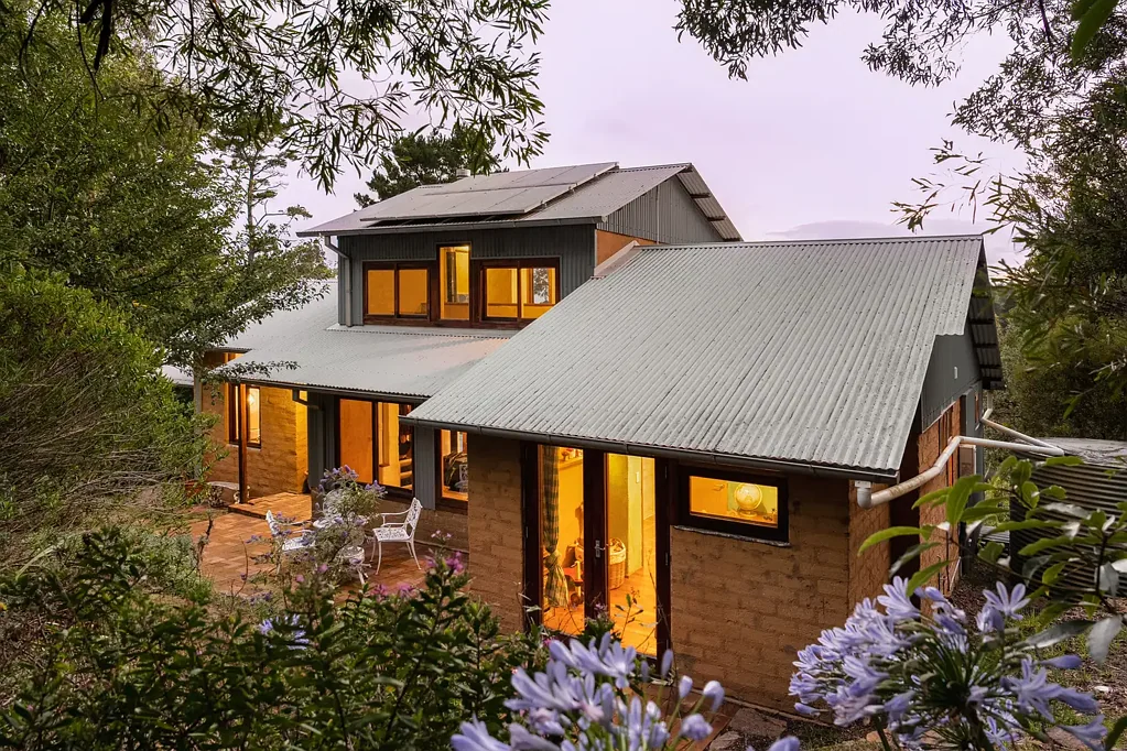 63 Dalrymple Avenue, Wentworth Falls, NSW 2782