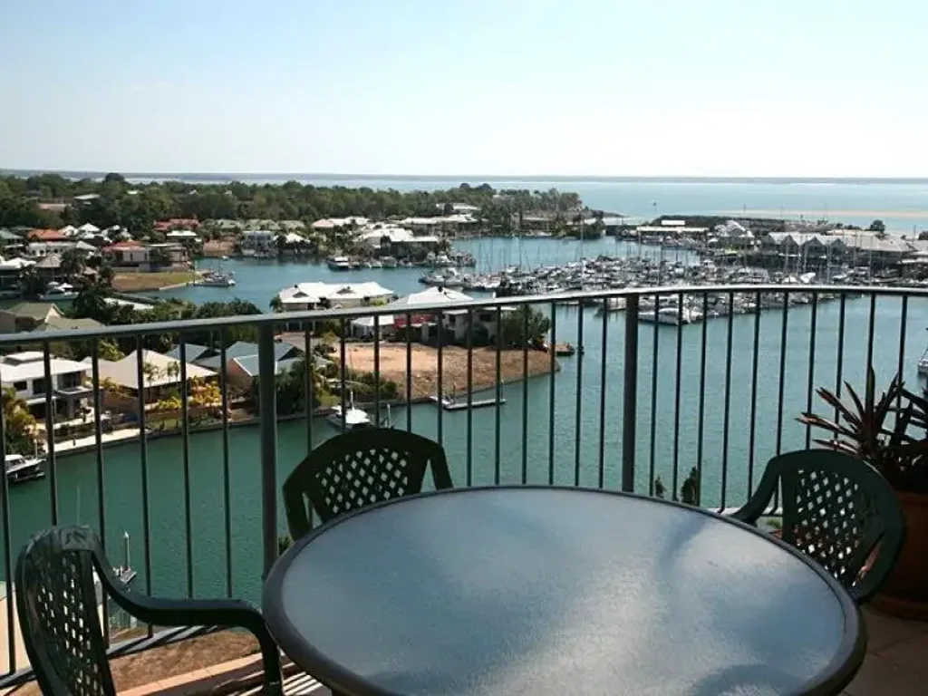Furnished Apartment with water views!