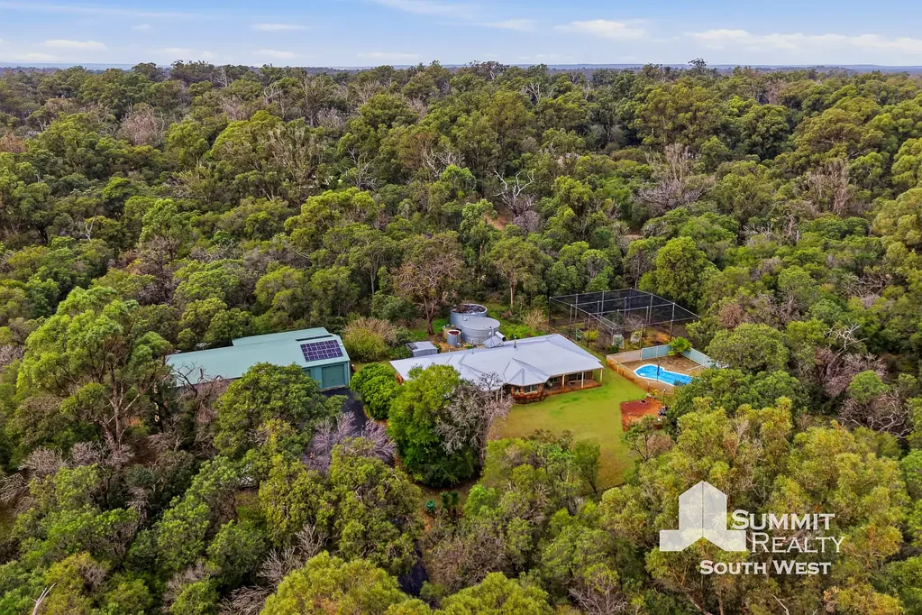 Stratham 4બેડરૂમ Approximately 5 Acres of Country Charm