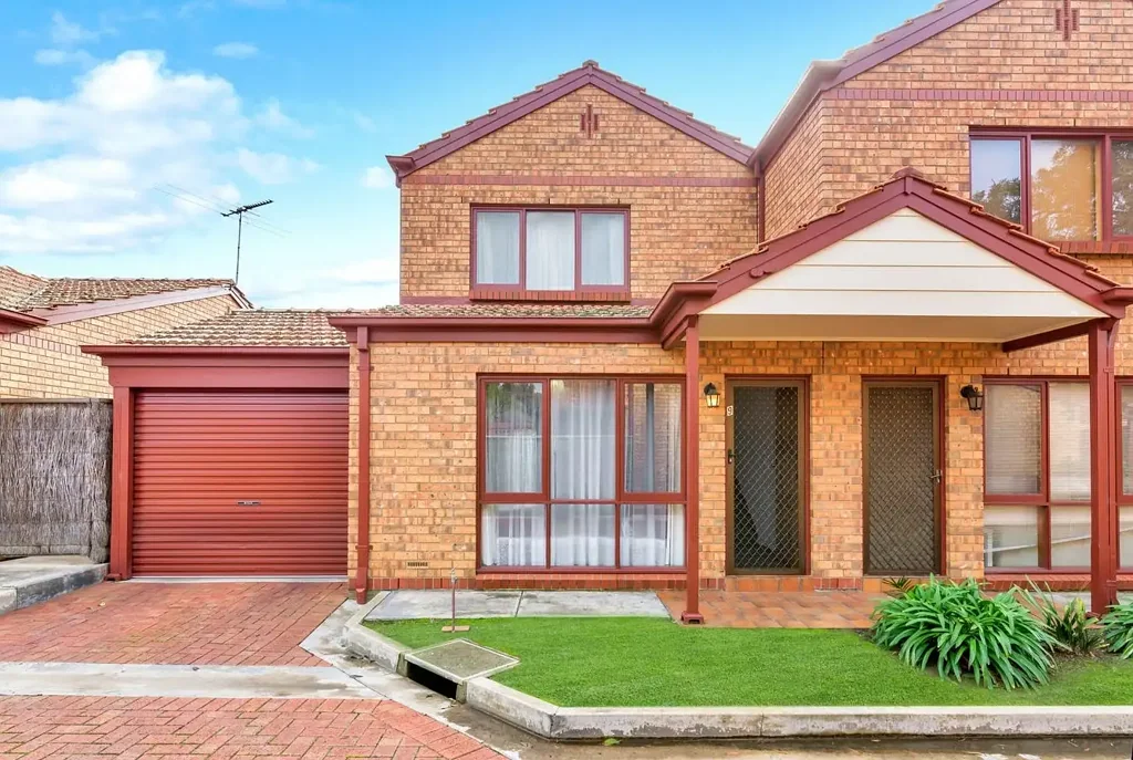 Lifestyle & Location in One - Spacious Townhouse Opposite Royal Adelaide Golf Course