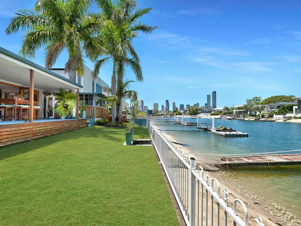 8 Grant Place, Broadbeach Waters, QLD 4218