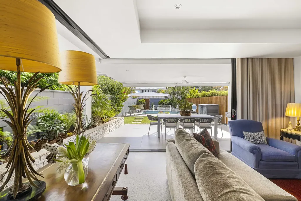 Broadbeach Waters 4房  A Private Sanctuary in Broadbeach Waters