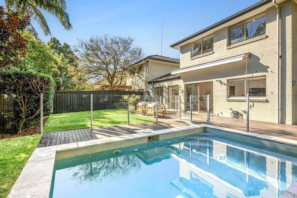 Warriewood 3બેડરૂમ Family Entertainer with Pool in Quiet Warriewood Setting