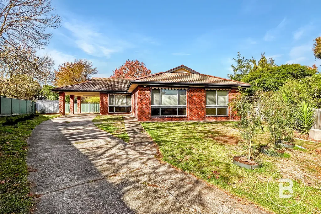 Spacious 4-Bedroom Family Home in Sought-After Alfredton