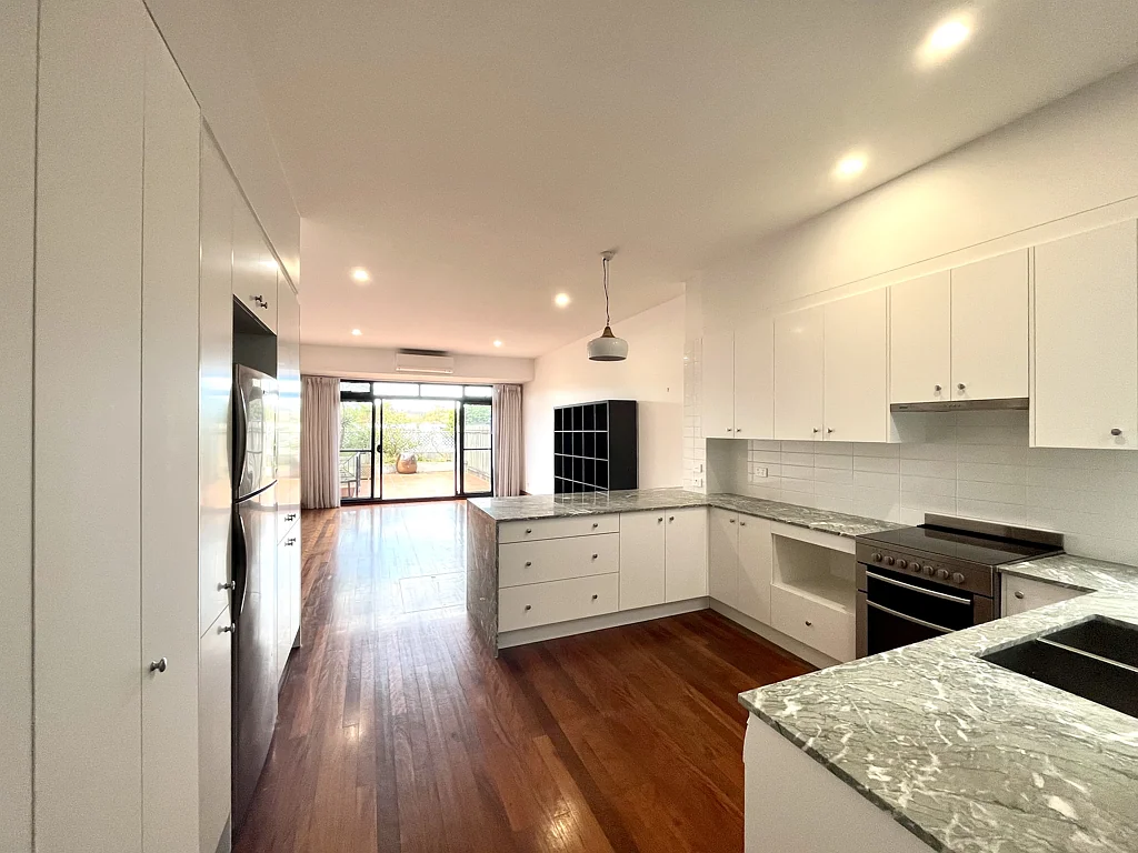 Stylish Four Bedroom Terrace with Tandem LUG!