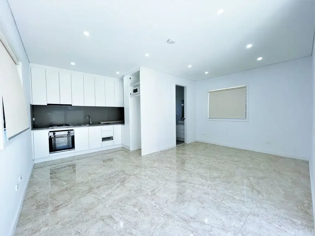 Studio Apartment in a Convenient Location - Water Usage Included