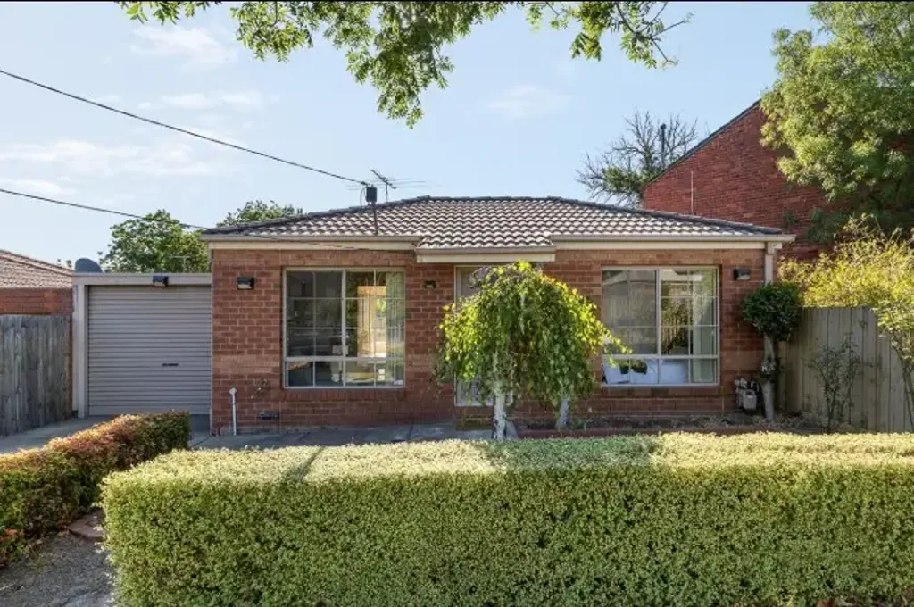 A Bright and Inviting Home in a Prime Heidelberg West Pocket!