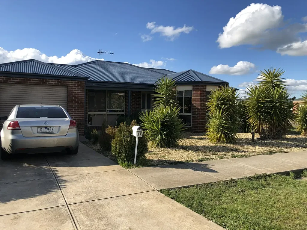 LOW MAINTENANCE COUNTRY LIVING