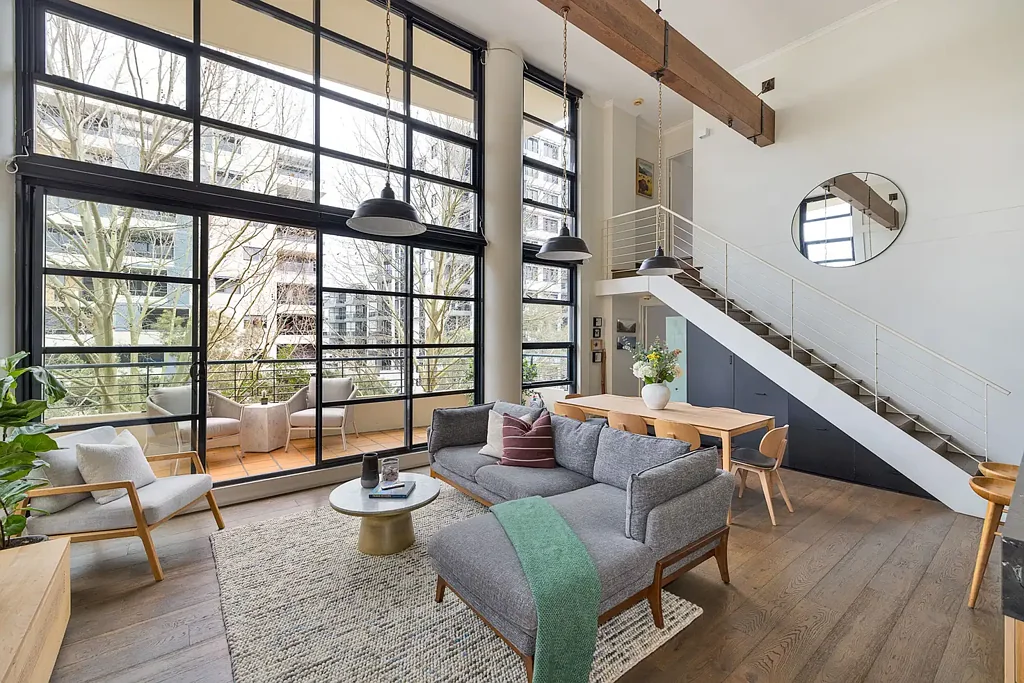 Redfern 2ห้องนอน Warehouse-inspired design in resort-style surrounds