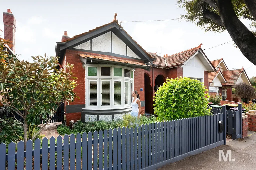 Brunswick West 3Kwarto LIKE WHITNEY IN THE BODYGUARD, WHITBY STEALS THE SPOTLIGHT.