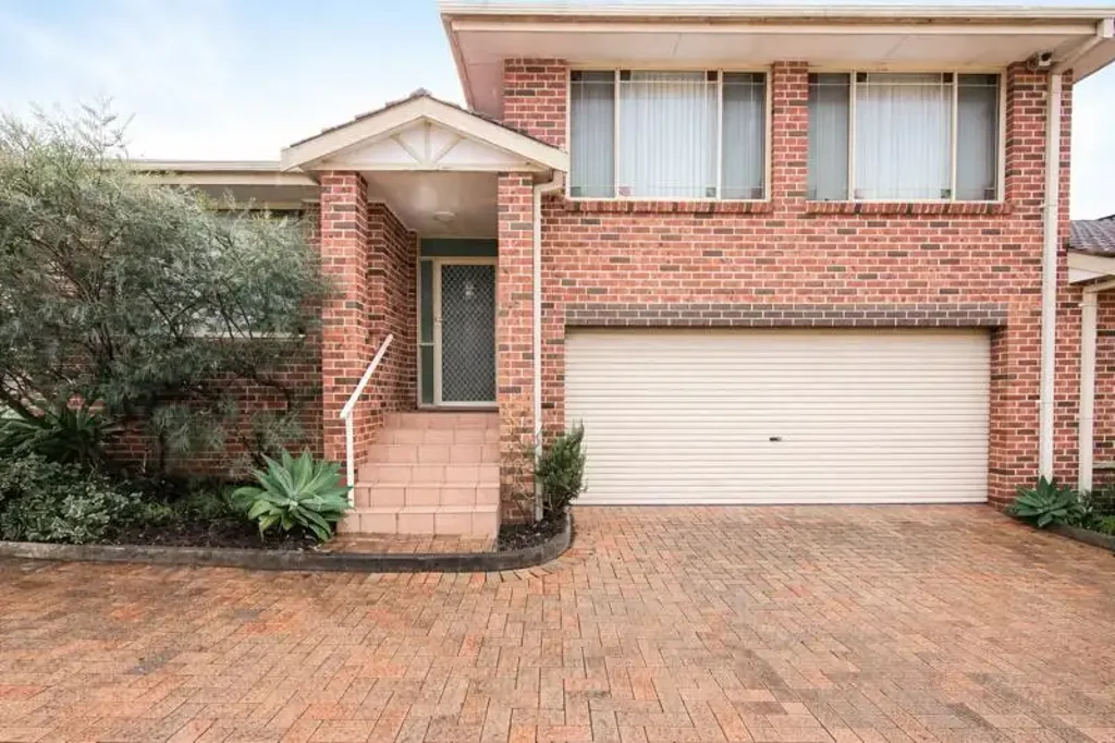 BEAUTIFULLY RENOVATED TOWNHOUSE