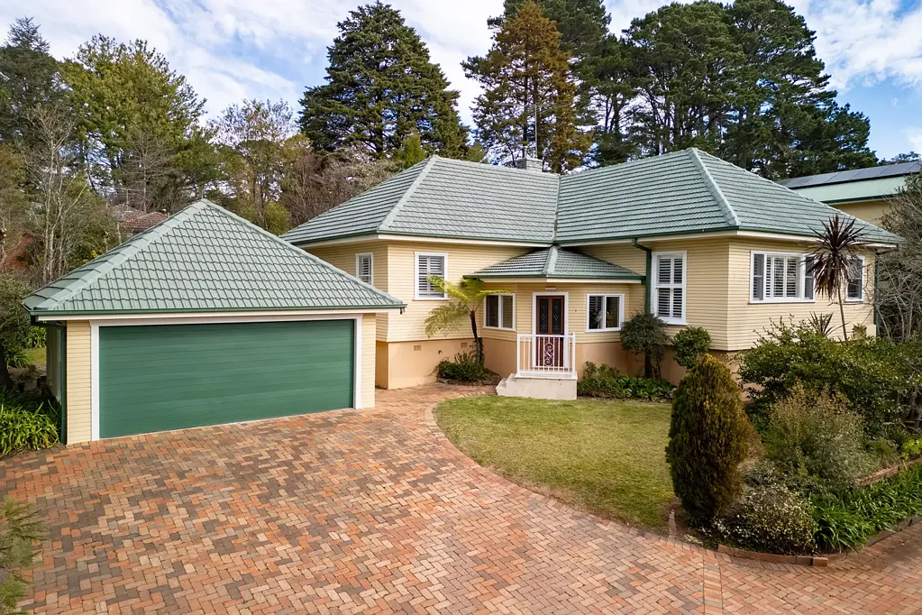 Wentworth Falls 3房 温馨宜人的山间住宅，拥有精美设计师级装修 A Warm and Welcoming Mountain Home with Beautiful Designer Finishes