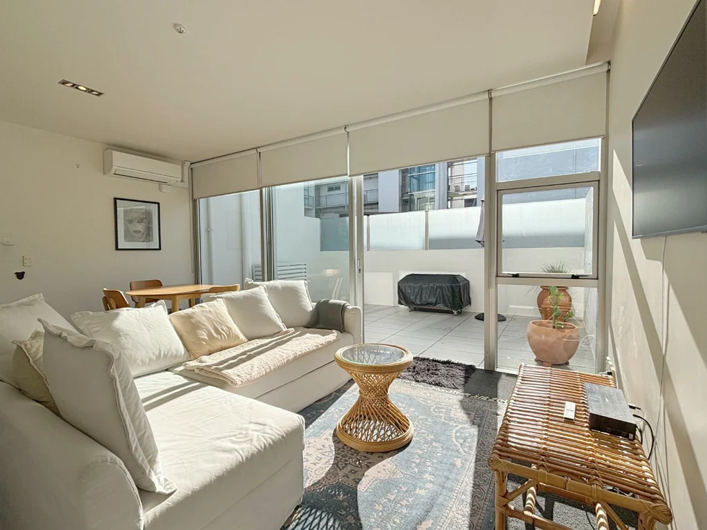 Sunny Two-Bedroom Apartment in the Heart of Freemans Bay