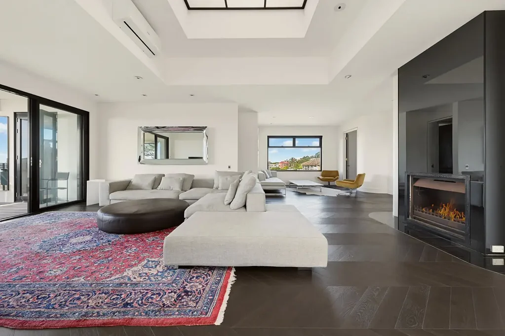 Fully Furnished House-Like Penthouse With Panoramic Harbour & Ocean Views