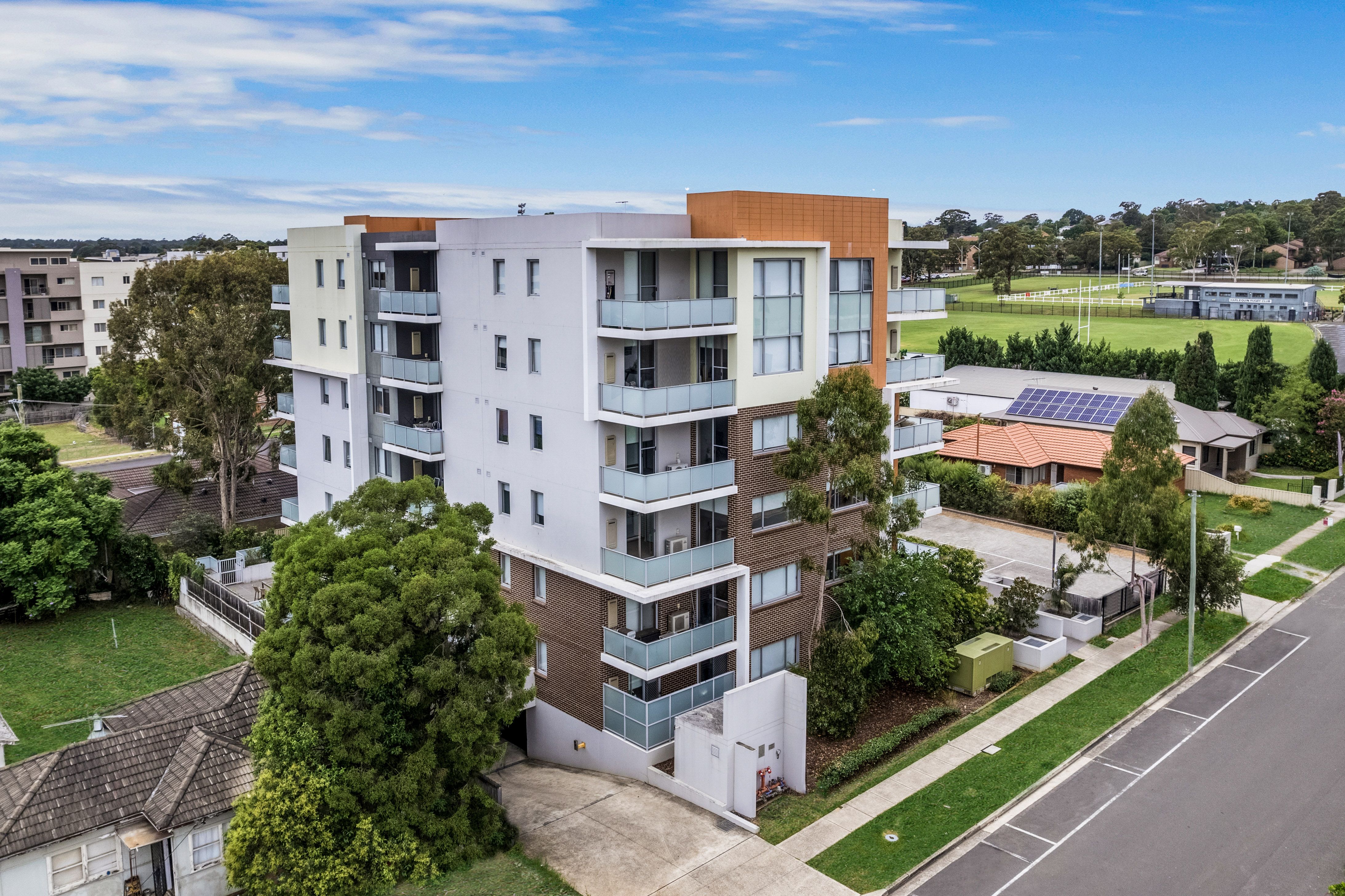 UNIT 3 12-14 KING ST, CAMPBELLTOWN NSW 2560, 0 rūma, 0 rūma horoi, Unit