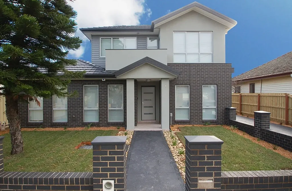 Glenroy 5 Slaapkamer EOI - Modern Family Living in One of Glenroy’s Most In-Demand Streets
