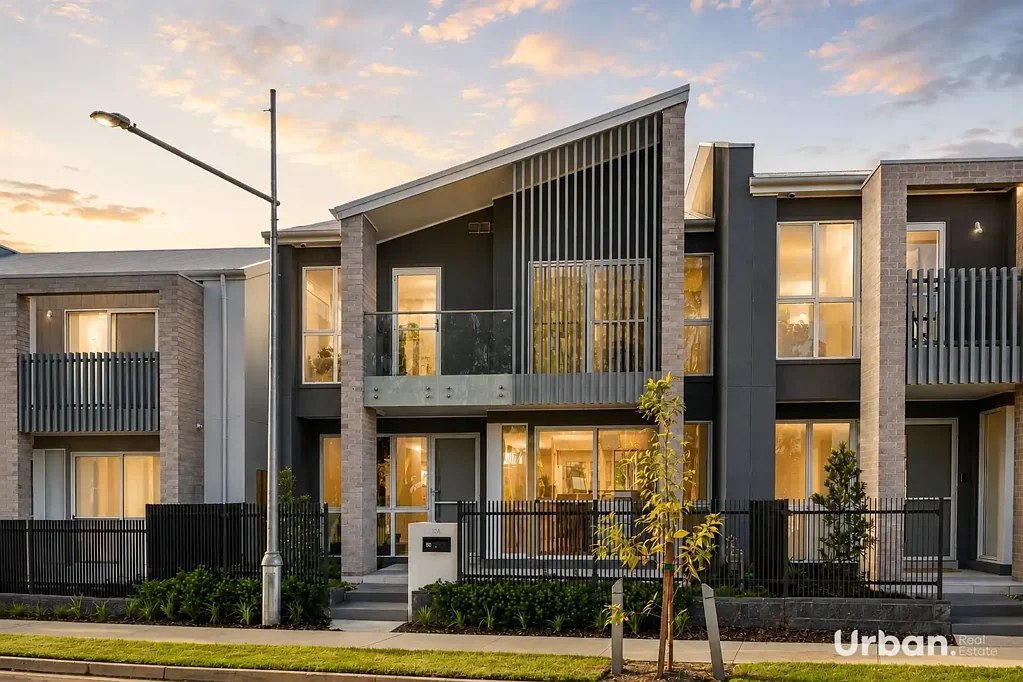 Oran Park 4房 Oran Park Banksia 区的步行友好现代生活 | 带底层卧室的四卧室联排别墅 | Wisdom Homes Walkable Modern Living in Banksia, Oran Park | 4-Bedroom Terrace with Ground Floor Bedroom | Wisdom Homes