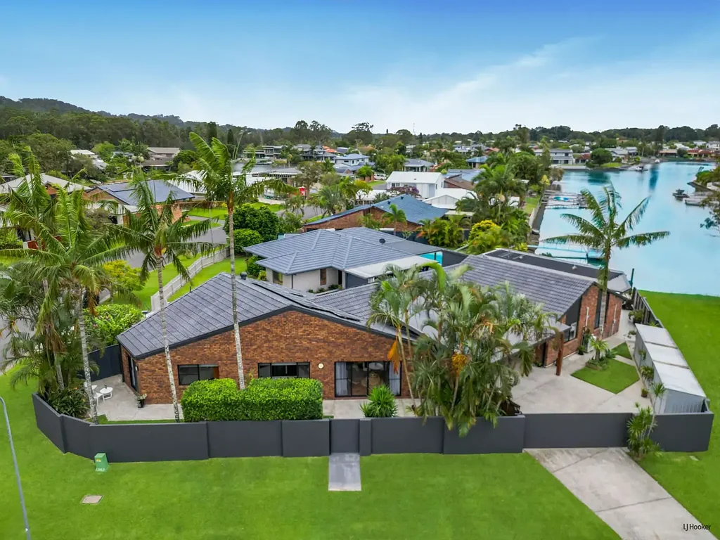 Currumbin Waters 6 Bedroom You Won't Buy Better Value Than This Dual Living Waterfront