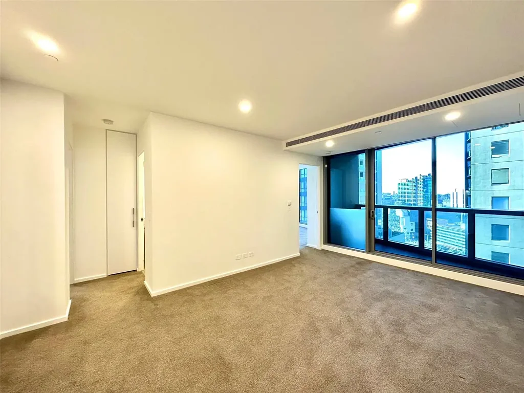 UNFURNISHED COMFORT TWO BEDROOM APARTMENT LOCATED IN HEART OF SOUTHBANK