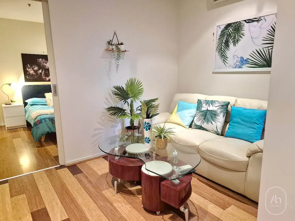 Furnished 1-Bedroom Apartment in the Heart of Melbourne CBD