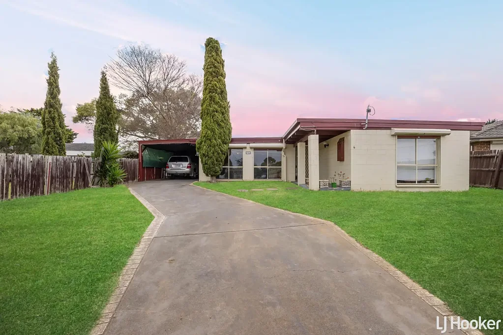 6 Kingsford Avenue, Melton South, VIC 3338
