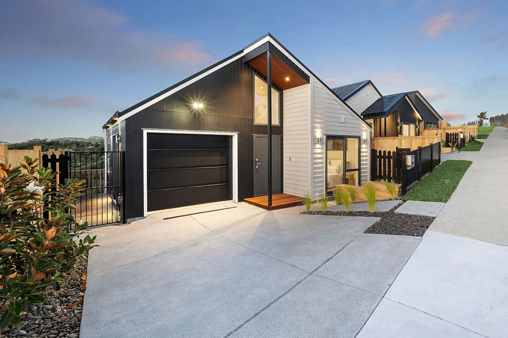 Orewa 3 Bedroom Elevated Living with Bush Views