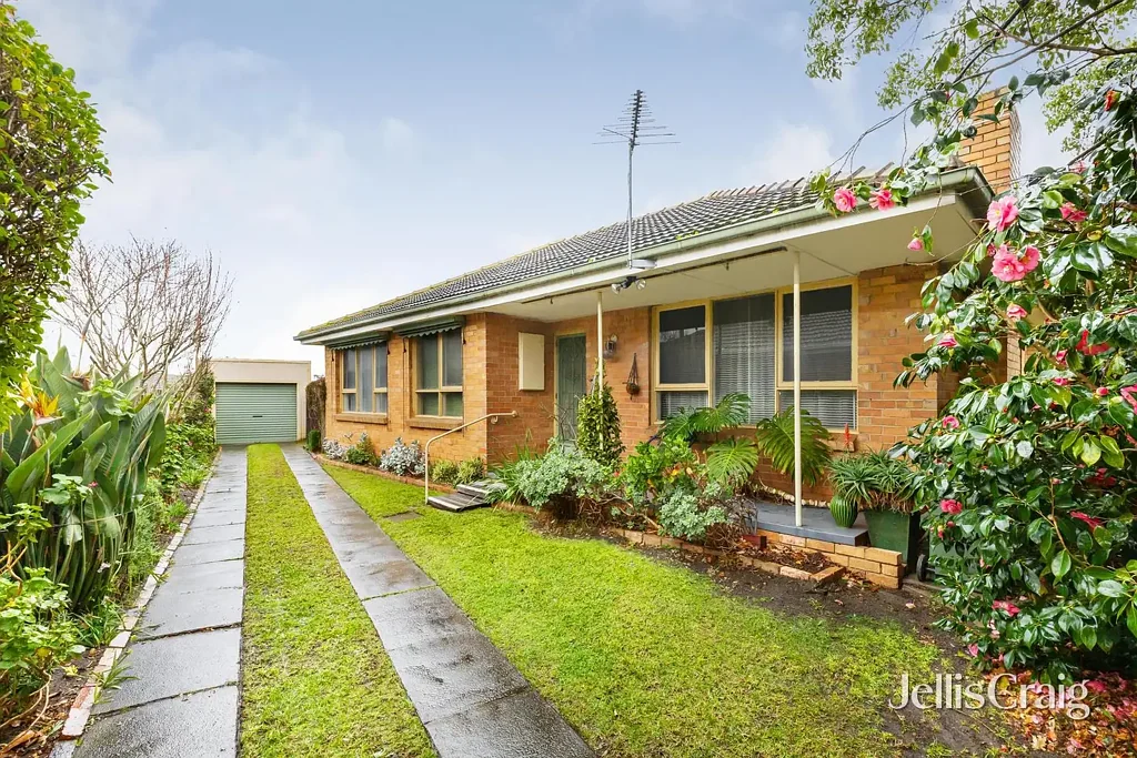 Bentleigh East 3 Bedroom A homely 50s haven on sizeable land