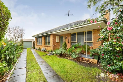 Bentleigh East 3Habitaciones A homely 50s haven on sizeable land