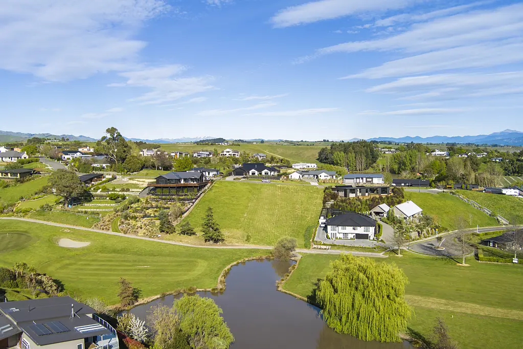 Blenheim Central Lake & Green Views – A Rare Ridge Opportunity