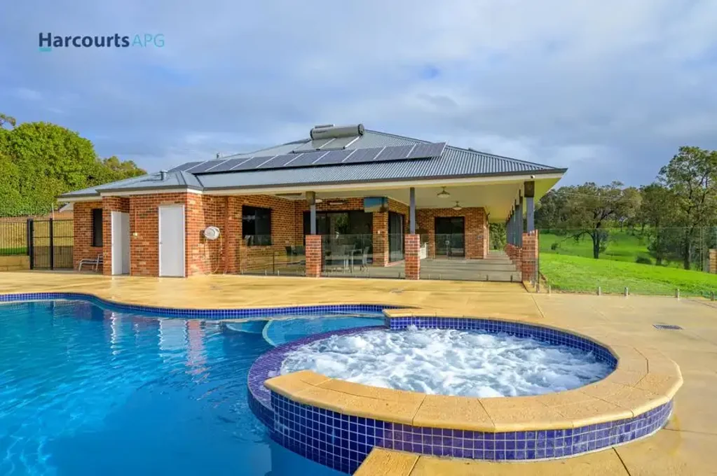 Harvey 4침실 Are you looking for that Tree Change with this Award-Winning Home set on 2.18 Acres