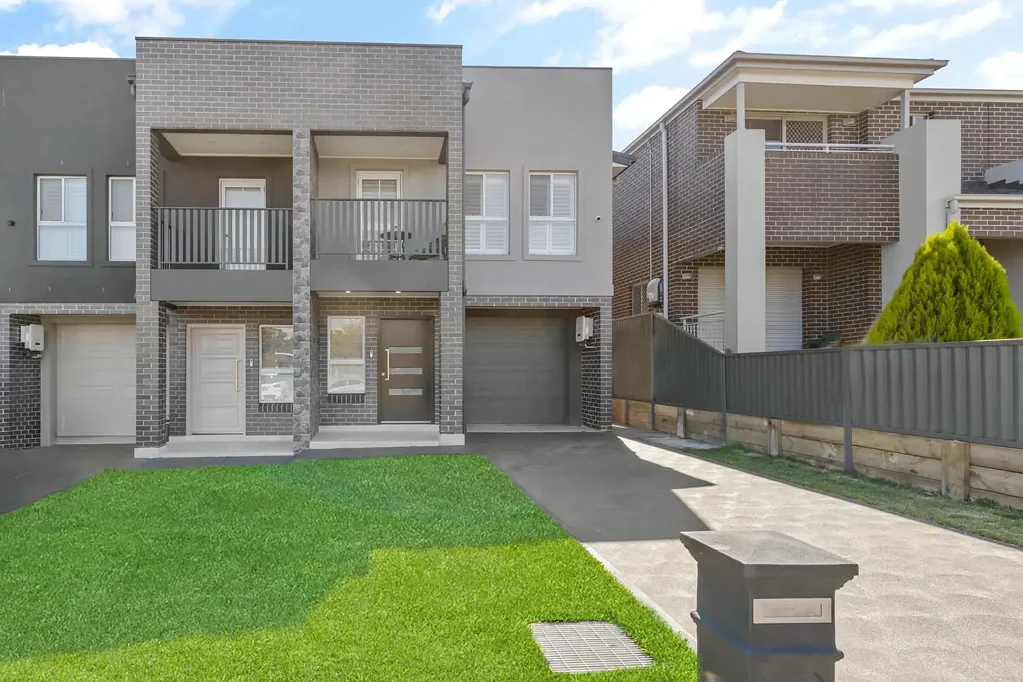 Mount Druitt 5Kwarto Custom-Built Masterpiece in Mount Druitt