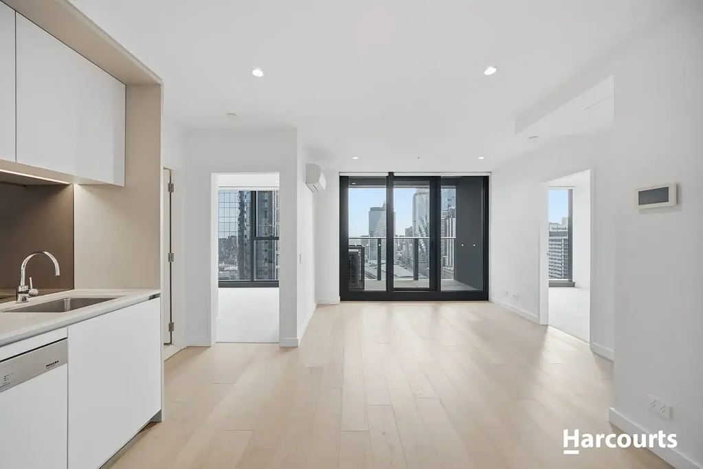 Docklands 2房 采光充足、高层朝北的奢华公寓，位于著名的 Melbourne Quarter Light-Filled High-Floor North-Facing Luxury in Prestigious Melbourne Quarter