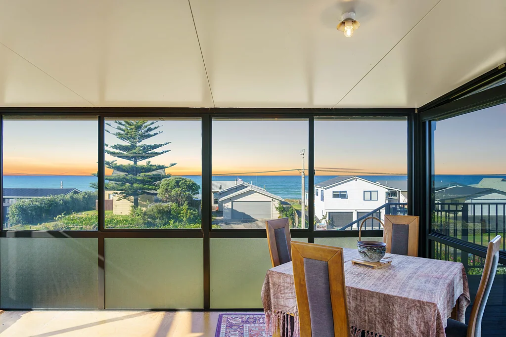 Pukehina 3침실 Coastal views & value - Vendors Want Action!