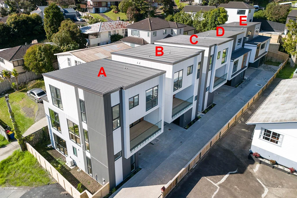 Brand new 5 bedroom townhouse