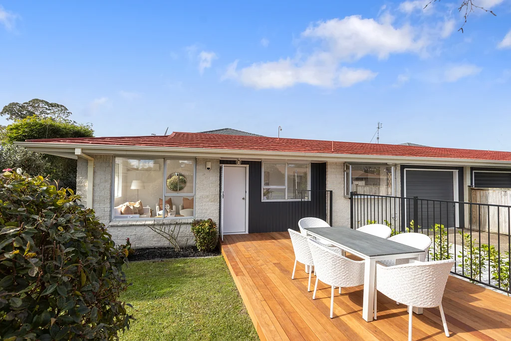 Orewa 2ห้องนอน Two Units For Sale - Double the Options!