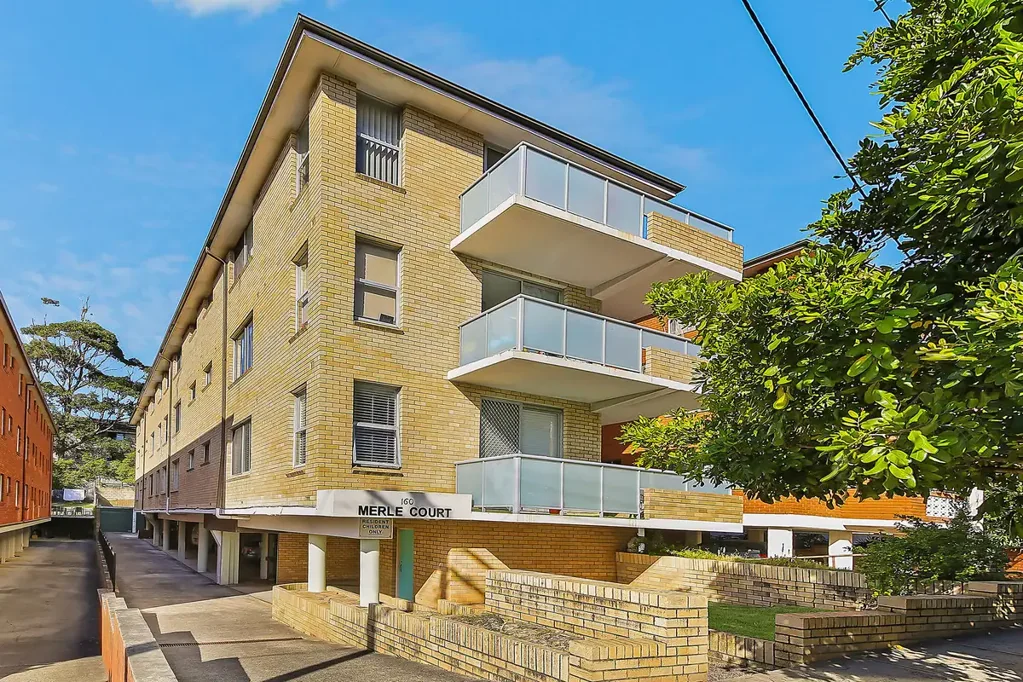 Modern Top Floor Apartment